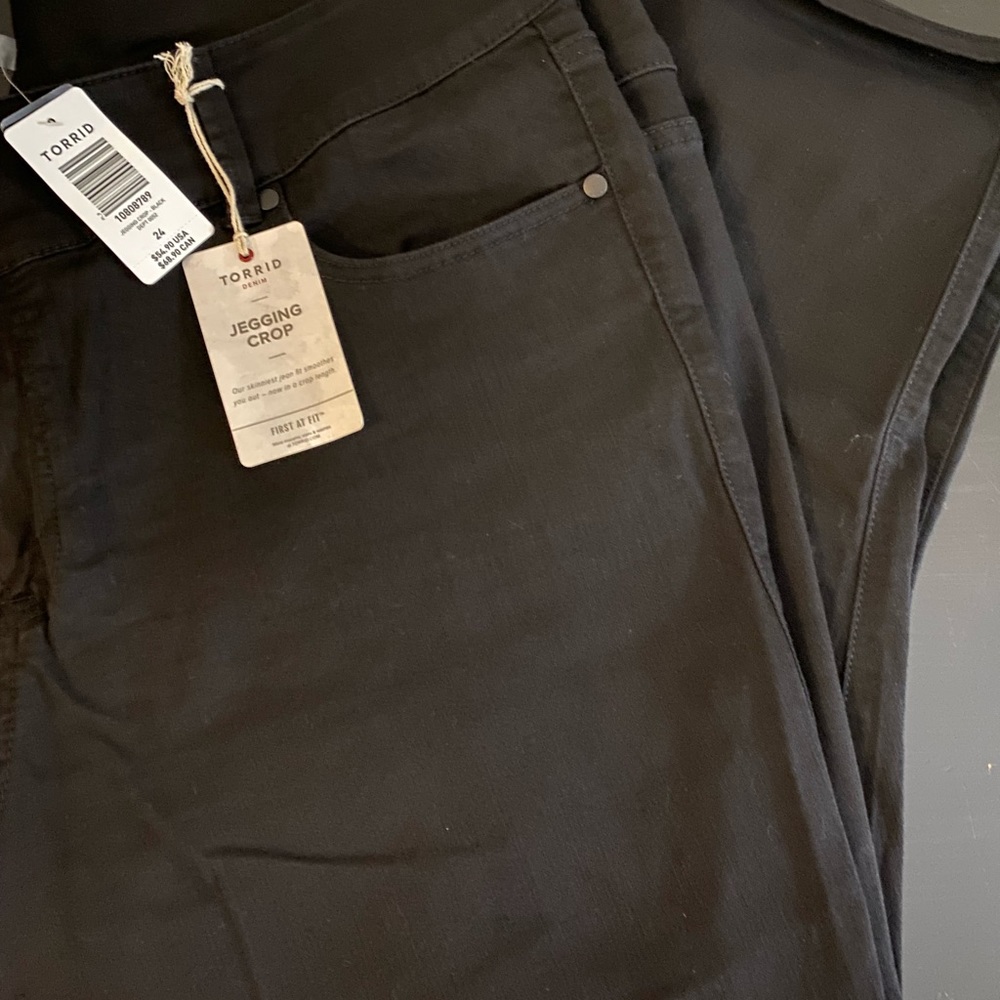 Torrid black jegging crop jeans new